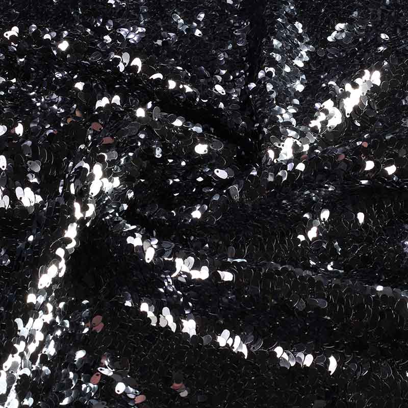Mesh-Stoff mit silbernen Tropfen